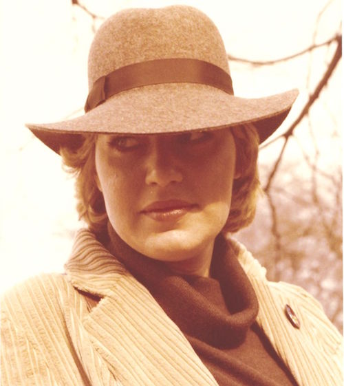 Barbara Lotte mit Hut 1980
