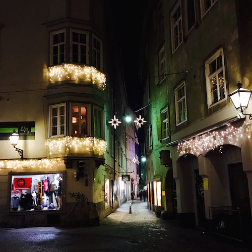 Graz, Österreich: die Gassen in der Nacht