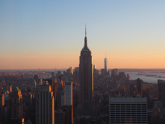 New York City: Empire State Building vom Rockefeller Center aus gesehen
