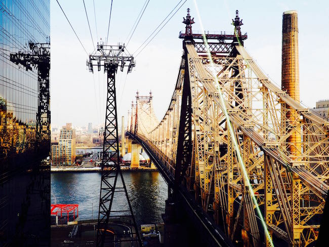Die Roosevelt Island Tramway: die Seilbahn von Midtown nach Roosevelt Island entlang der Brooklyn Bridge