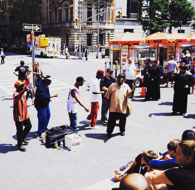 Straßenmusiker vor dem Metropolitan Museum of Art