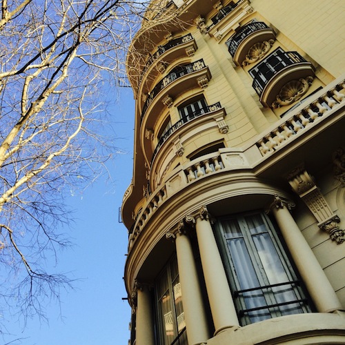 Appartement-Haus in Barcelona mit Balkonen