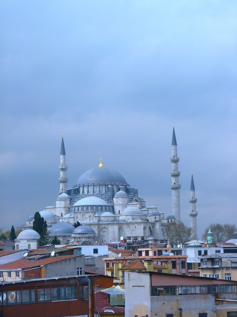 Über den Dächern von Istanbul. Oder: Der Ruf des Muezzin.